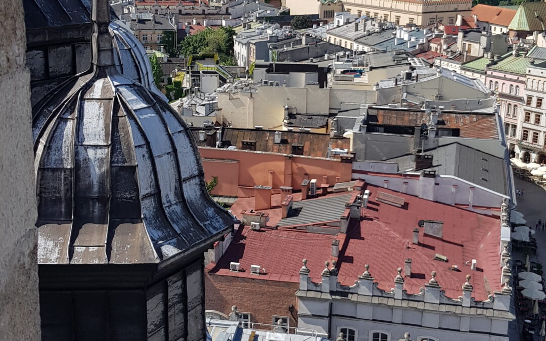 View of Kraków's main attractions including Wawel Castle, St. Mary's Basilica, and the historic streets of Grodzka and Kanonicza.